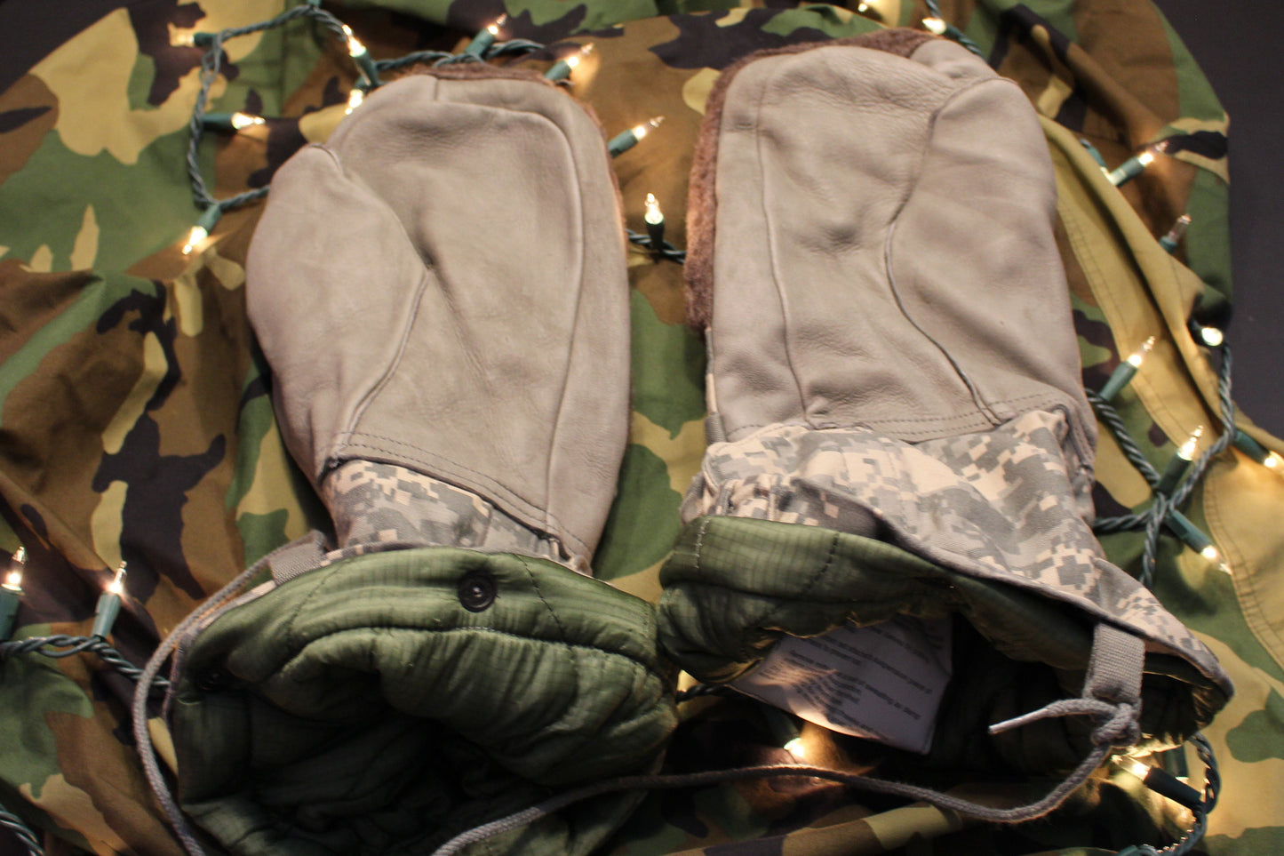 Mitten Set, Extreme Cold Weather- US Army ACU Digital Camo Grade A. Size Small